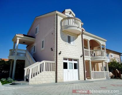 Appartamenti Sijerkovic Bianco, alloggi privati a Bijela, Montenegro - kuca